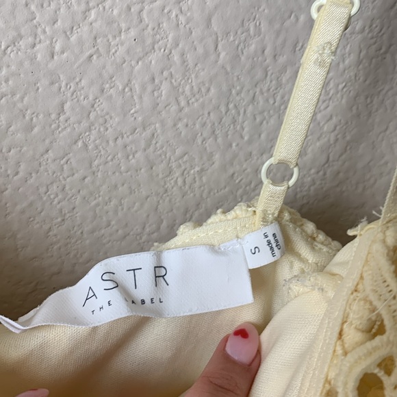 ASTR the label Yellow Lace MIDI Dress - Picture 6 of 9